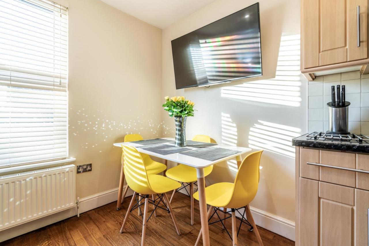 One Bedroom Flat In Bush Hill Park Enfield Exteriör bild