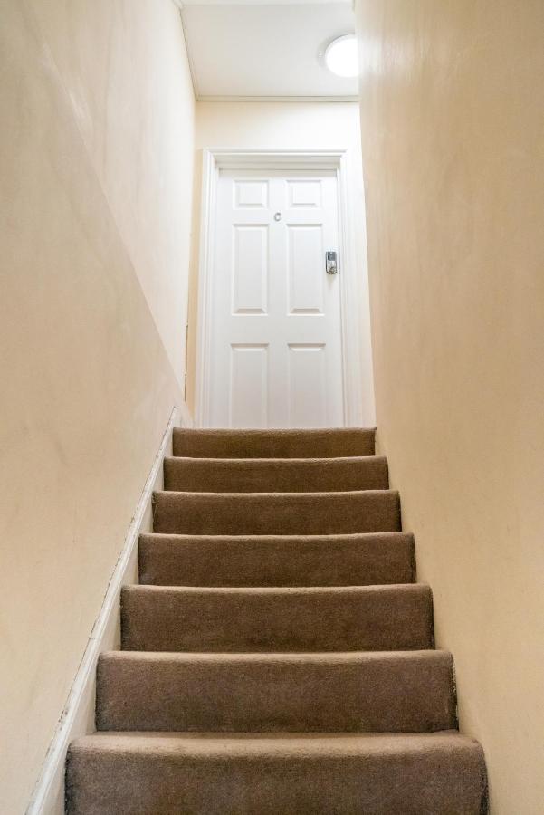 One Bedroom Flat In Bush Hill Park Enfield Exteriör bild