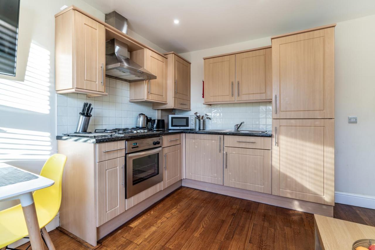 One Bedroom Flat In Bush Hill Park Enfield Exteriör bild