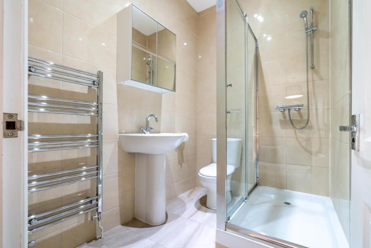 One Bedroom Flat In Bush Hill Park Enfield Exteriör bild