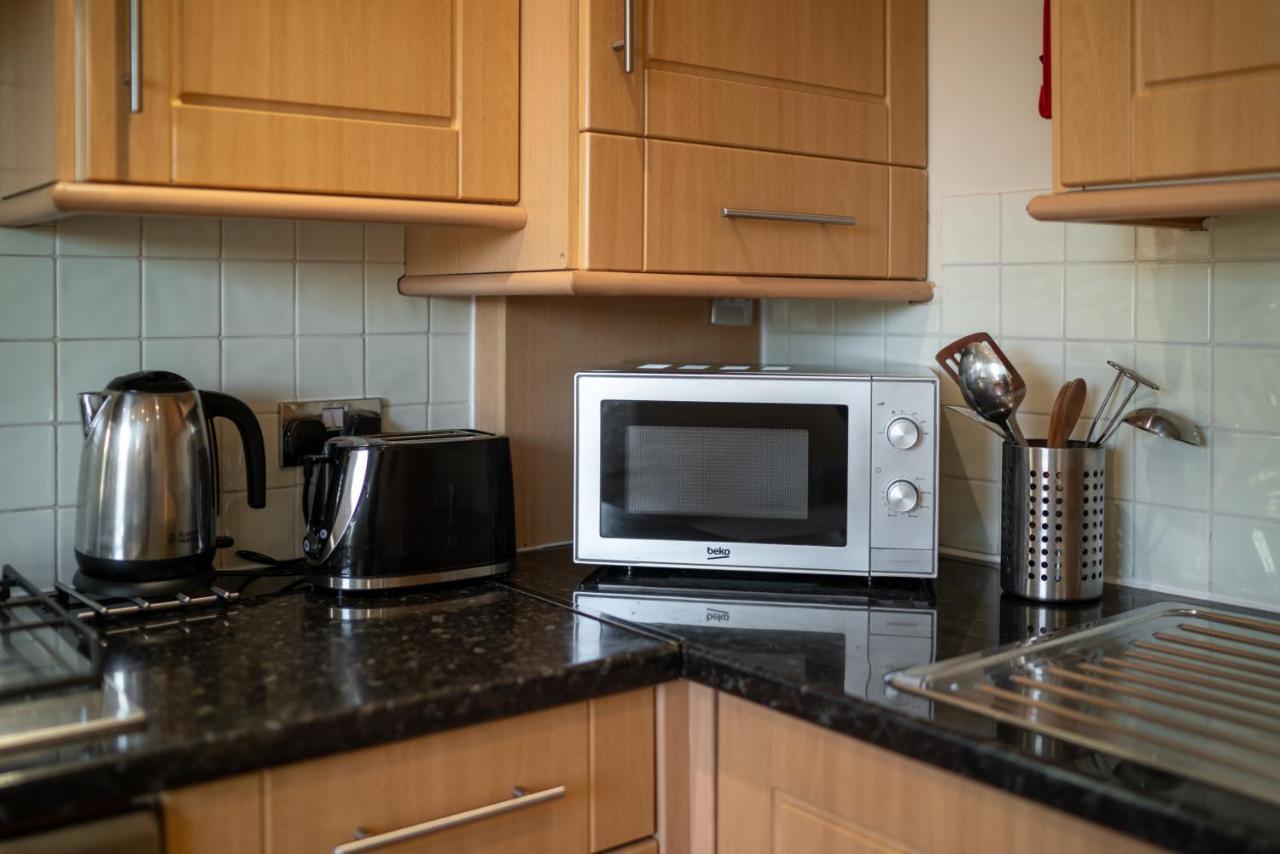 One Bedroom Flat In Bush Hill Park Enfield Exteriör bild